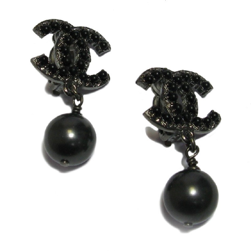 CHANEL CC stud earrings in ruthenium, black pearls and gray pearl - VALOIS  VINTAGE PARIS