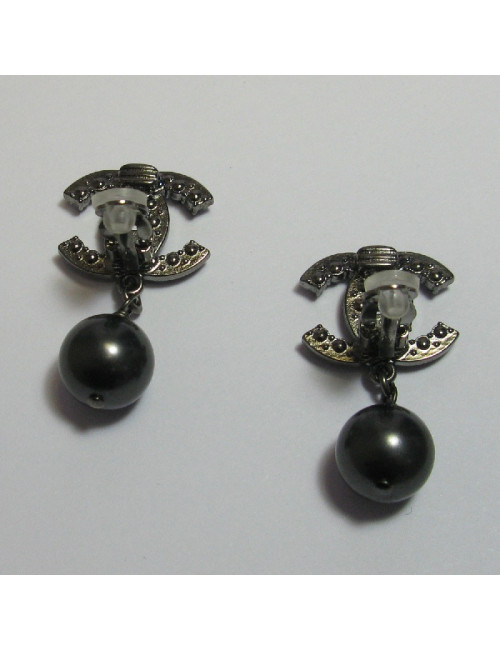 CHANEL CC stud earrings in ruthenium, black pearls and gray pearl