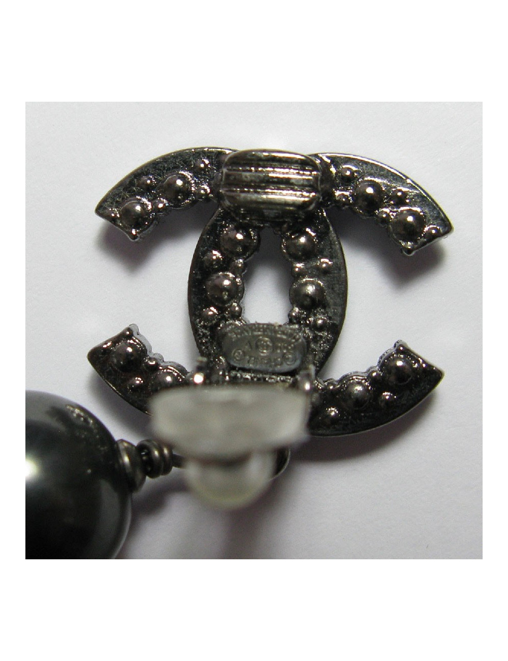 CHANEL CC stud earrings in ruthenium, black pearls and gray pearl