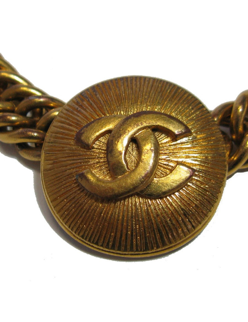 Collier CHANEL ras de cou vintage en métal doré