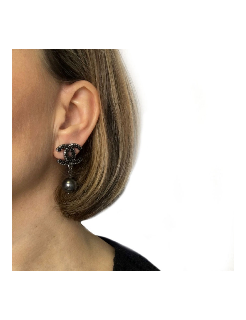 Boucles d'oreilles clips Chanel perles noires