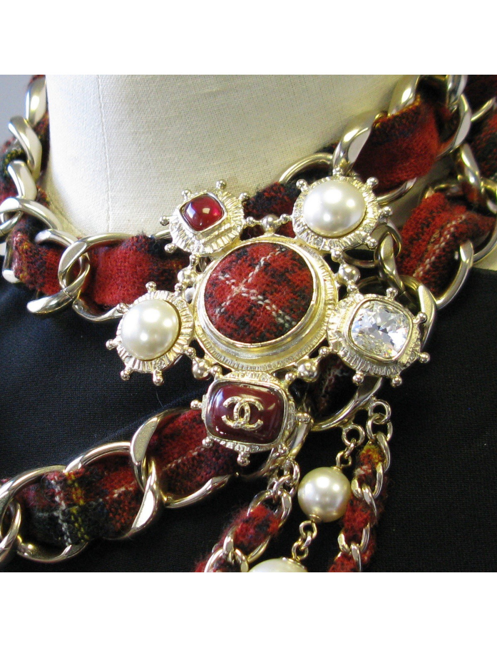 Sautoir CHANEL "Paris-Edimbourg" en tweed rouge