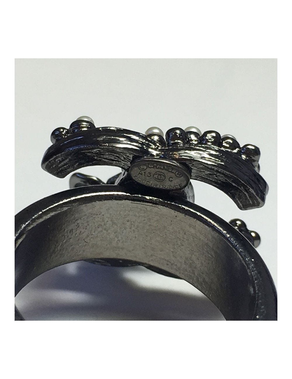 CHANEL CC ring 54FR in ruthenium, pearls, brilliants and black enamel