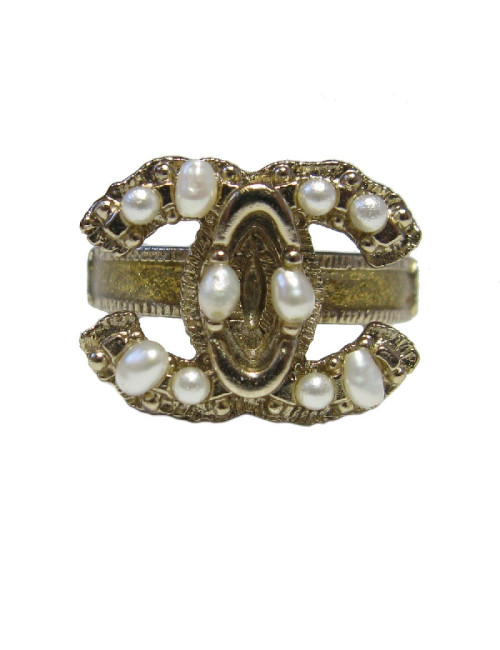 CHANEL CC ring in gilt metal set with pearl beads size 53FR