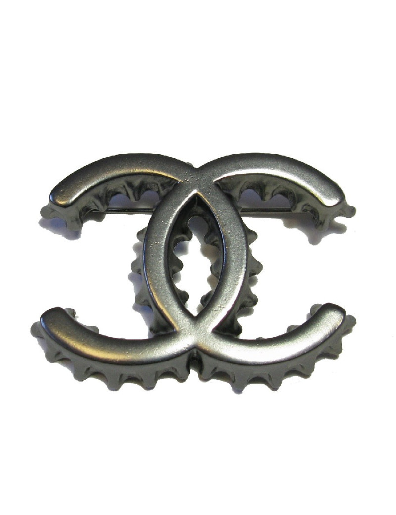Broche CHANEL CC capsule en métal ruthénium