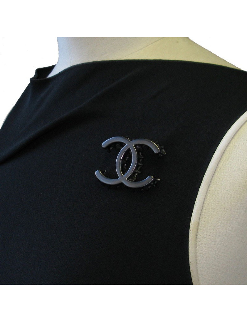 Broche CHANEL CC capsule en métal ruthénium