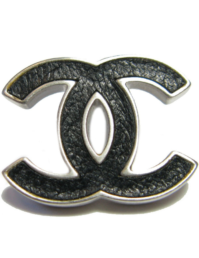 Boucles d'oreilles clous CHANEL CC en métal argenté et cuir noir