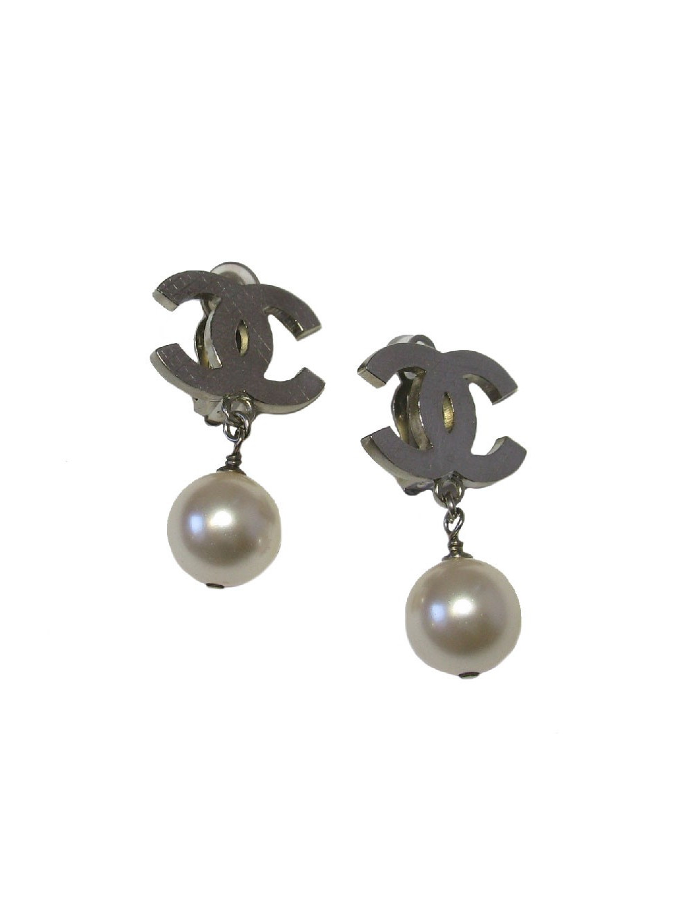 Boucles d'oreilles clips CHANEL perle nacrée