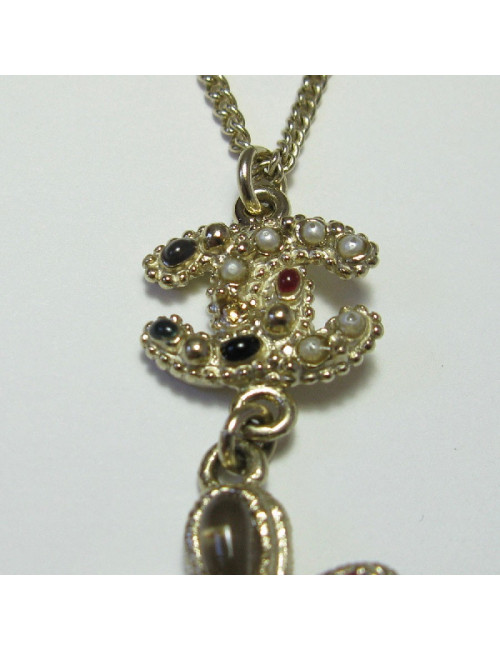 Collier CHANEL pendentif perle nacrée CC et pâte de verre