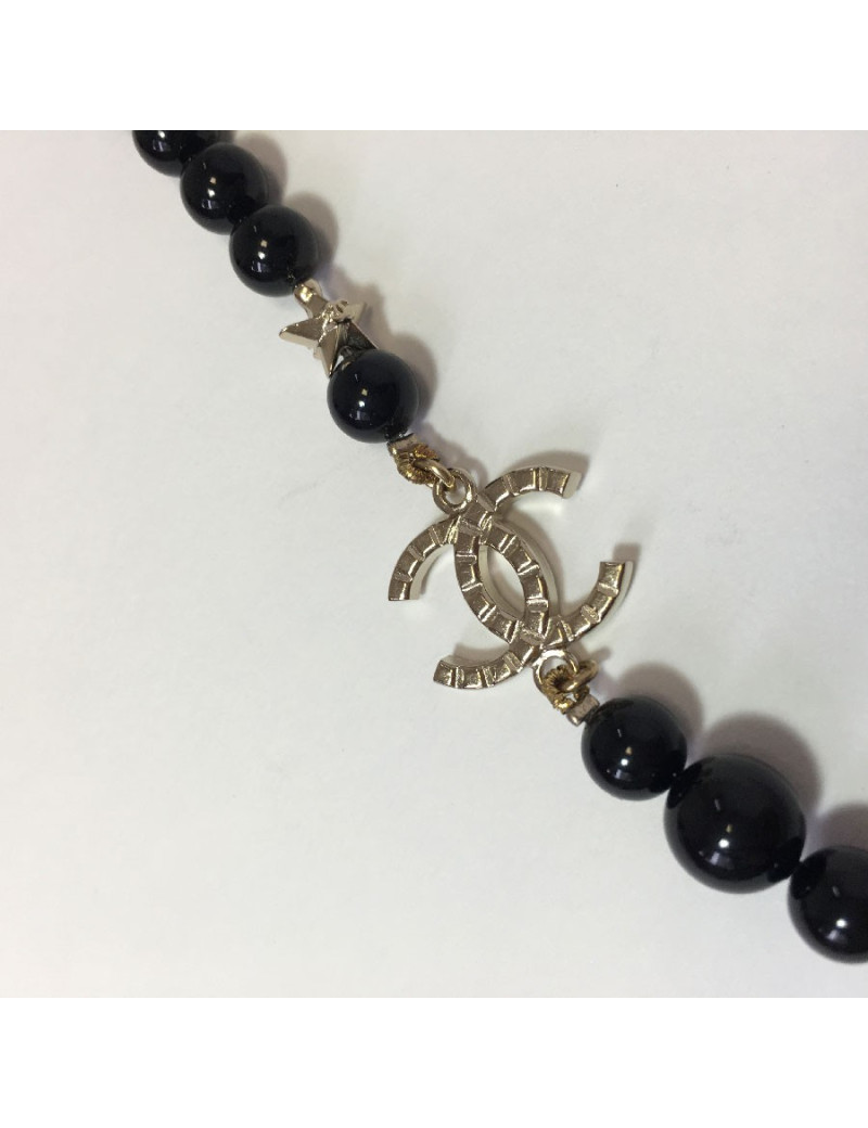 CHANEL Long necklace in black pearls, golden CC and stars