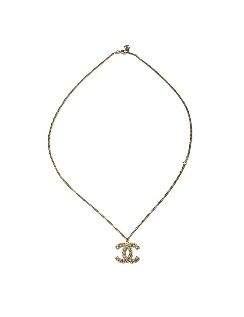 Collier CHANEL CC en métal doré serti de perles nacrées
