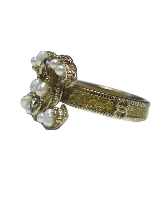 CHANEL CC ring in gilt metal set with pearl beads size 53FR
