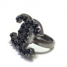 CHANEL CC ring in ruthenium and black pearl beads