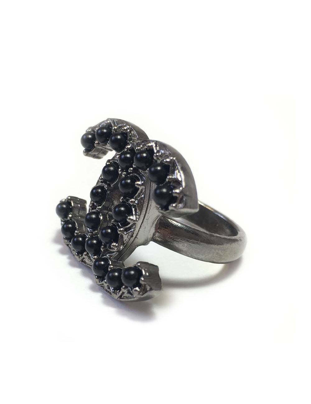 Bague Chanel CC perles noires