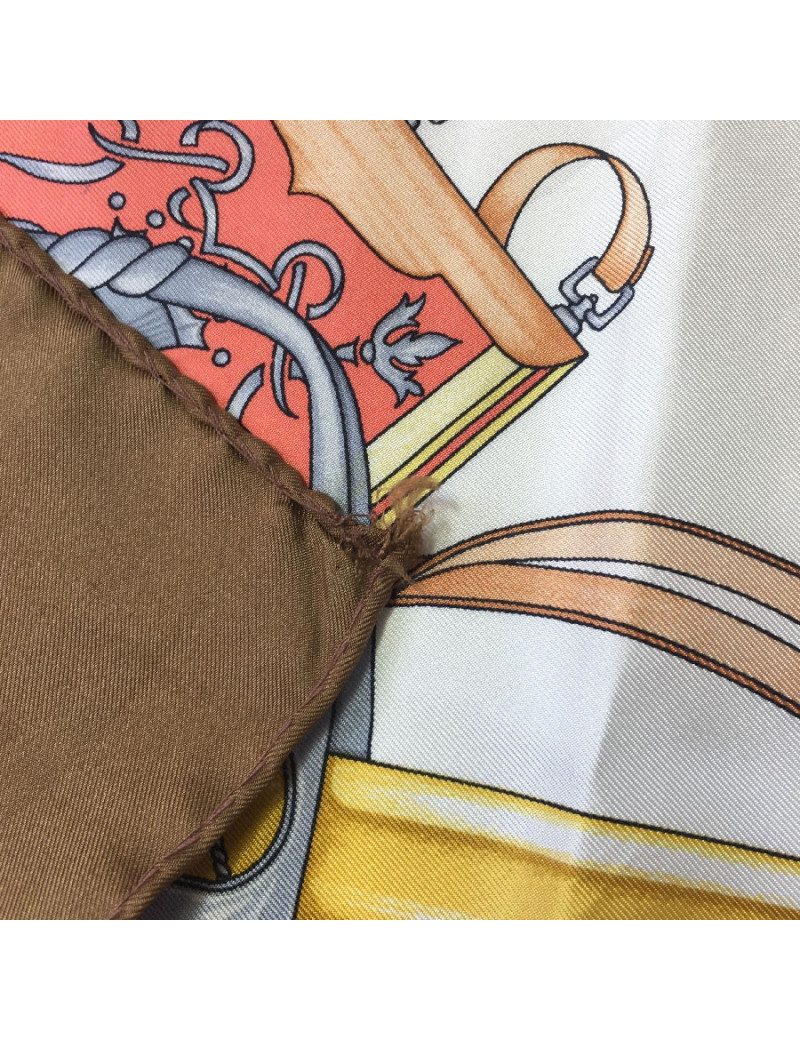 Carré CELINE soie marron et blanche