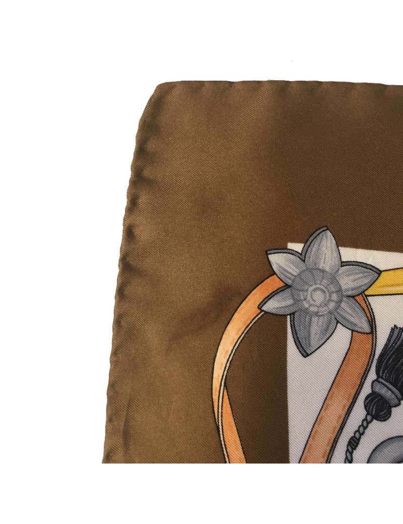 Carré CELINE en soie marron et blanche