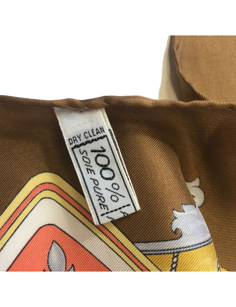 Carré CELINE en soie marron et blanche
