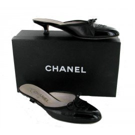 CHANEL T36 leather mules and black varnishes