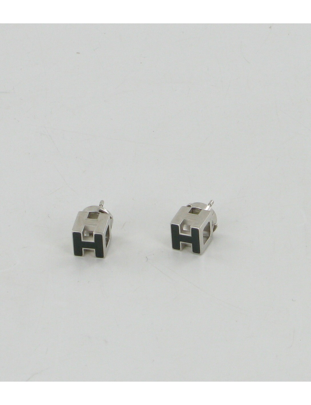 Boucles d'oreilles HERMES argent et email noir