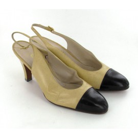 T39 two-tone CHANEL pumps