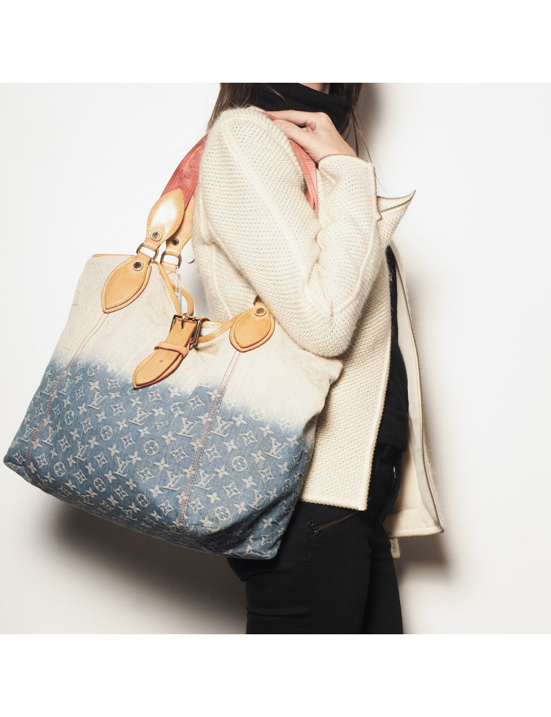 LOUIS VUITTON tote bag in two tone blue to beige monogram fabric
