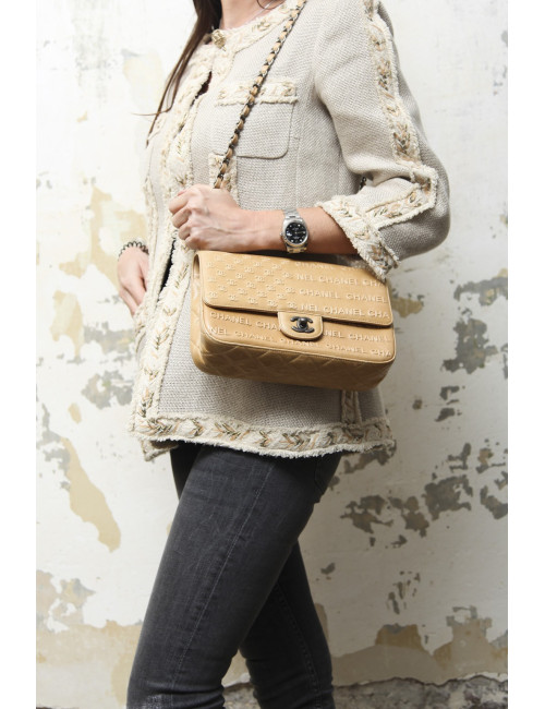 Sac CHANEL cuir d'agneau embossé "CC CHANEL" beige