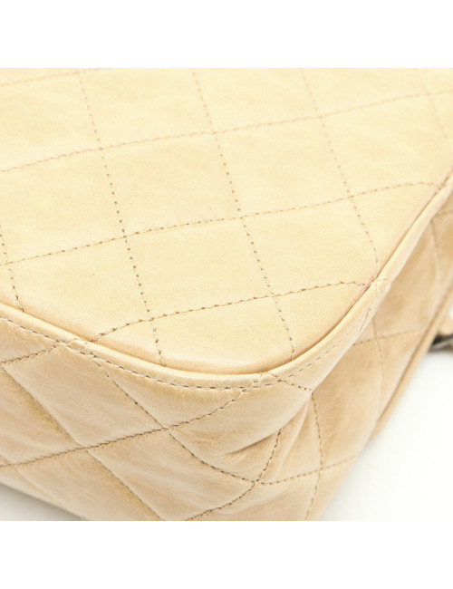 Sac CHANEL cuir d'agneau embossé "CC CHANEL" beige