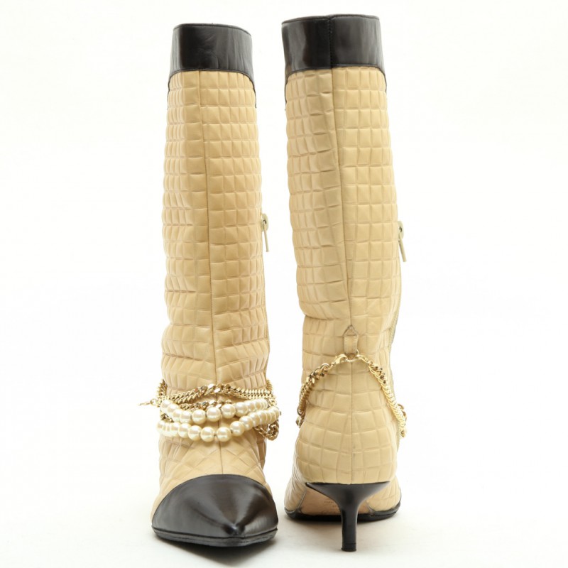 CHANEL mid-boots in beige leather, chain, beads size 38 - VALOIS VINTAGE  PARIS