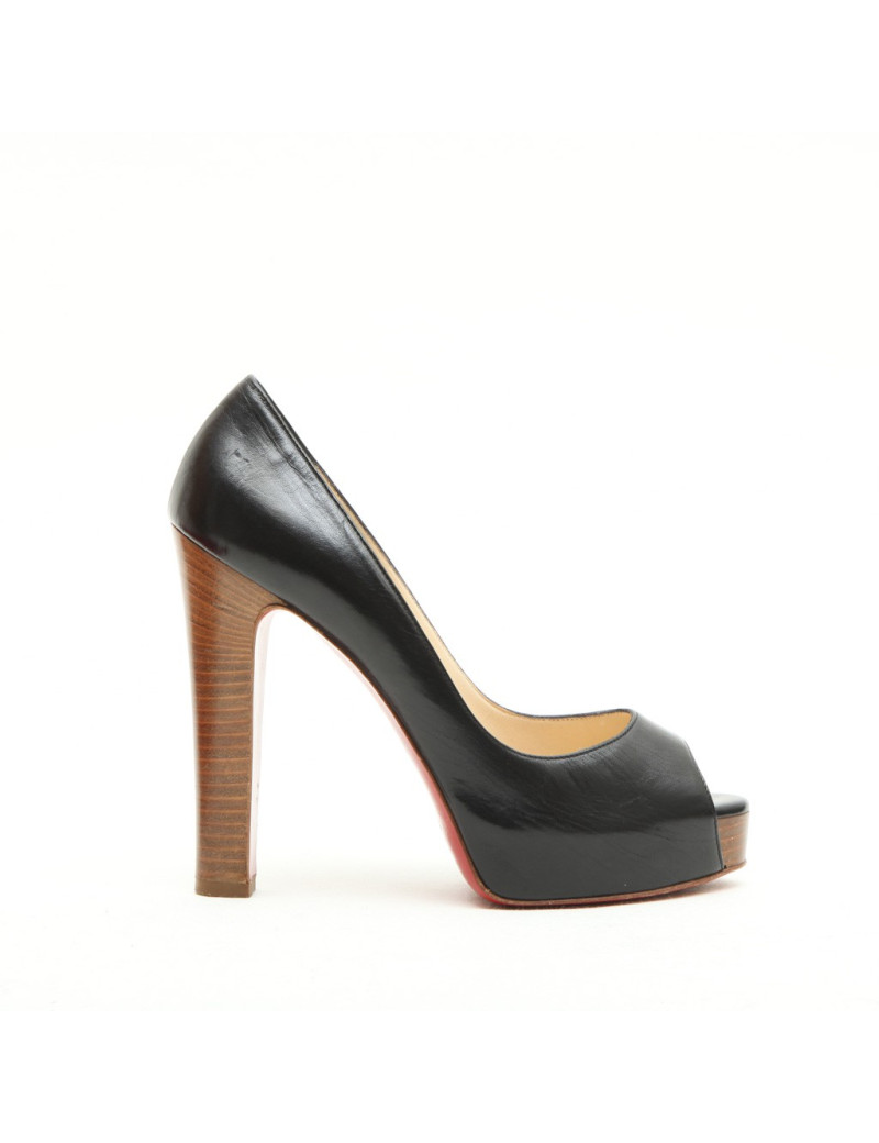 CHRISTIAN LOUBOUTIN T 38 high heels sandals in black lambskin