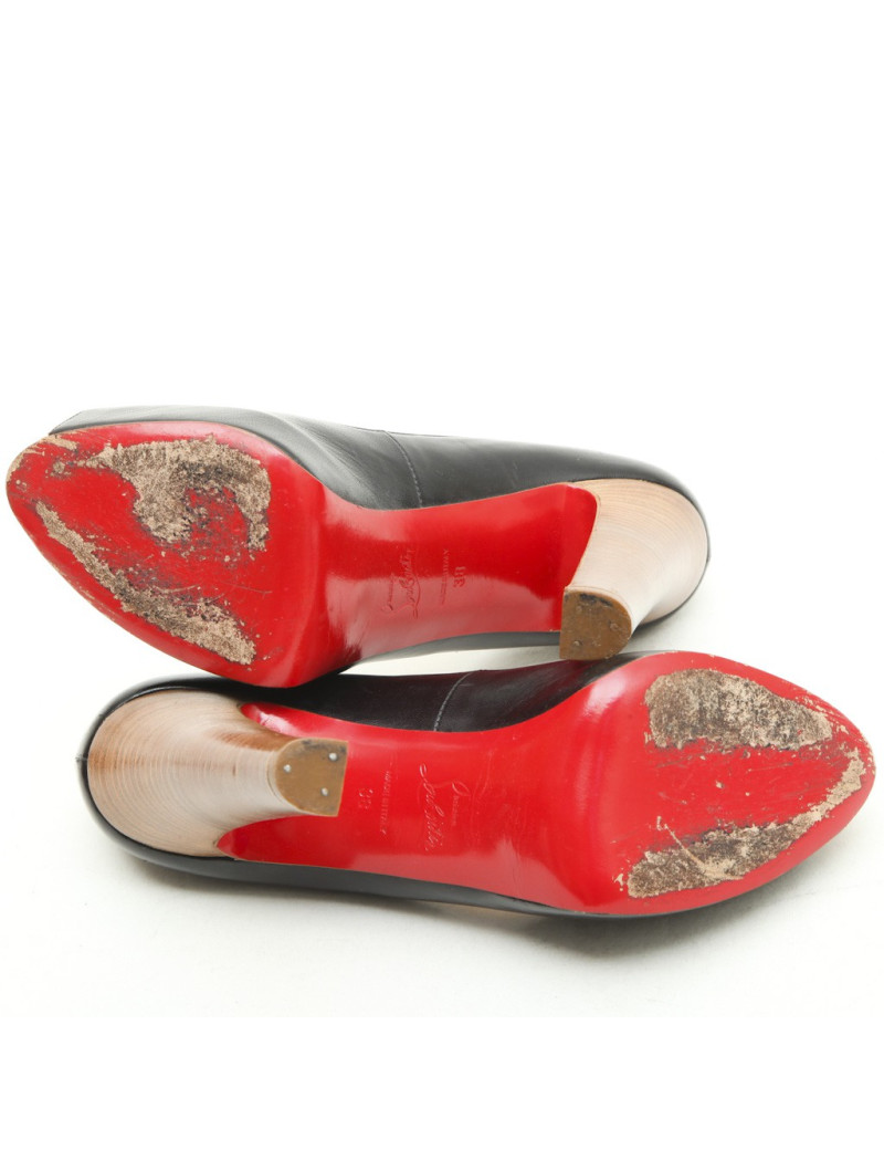 CHRISTIAN LOUBOUTIN T 38 high heels sandals in black lambskin