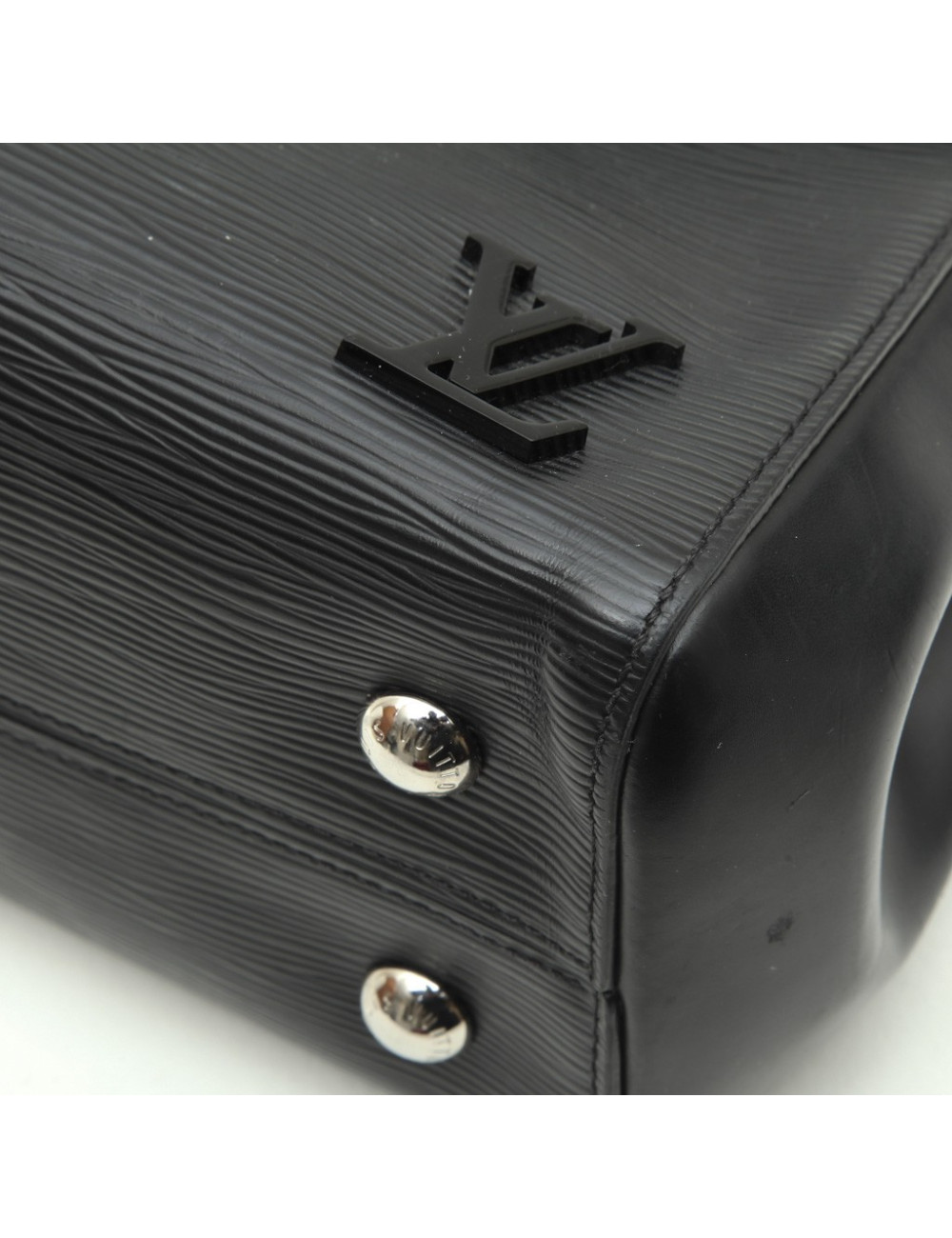 LOUIS VUITTON bag in black épi leather