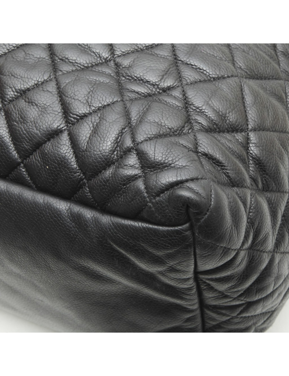 CHANEL 'Cocoon' bag in black quilted grained leather