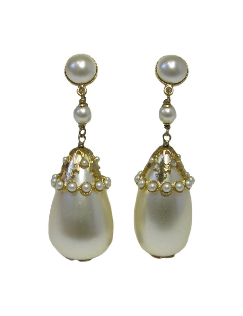 Imposants clips d'oreilles CHANEL perle nacrée