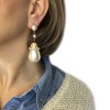 Imposants clips d'oreilles CHANEL perle nacrée