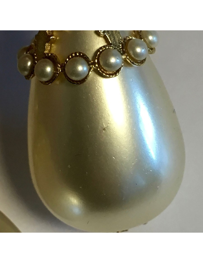 Imposants clips d'oreilles CHANEL perle nacrée