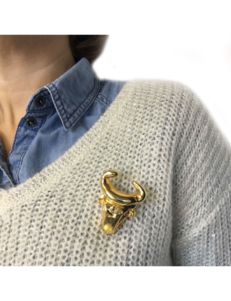 Broche CHRISTIAN LACROIX "Taureau" vintage en résine dorée