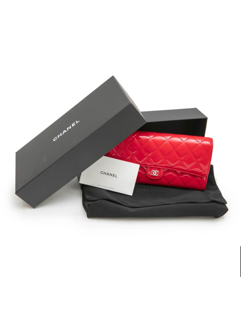 Pochette CHANEL cuir verni corail 