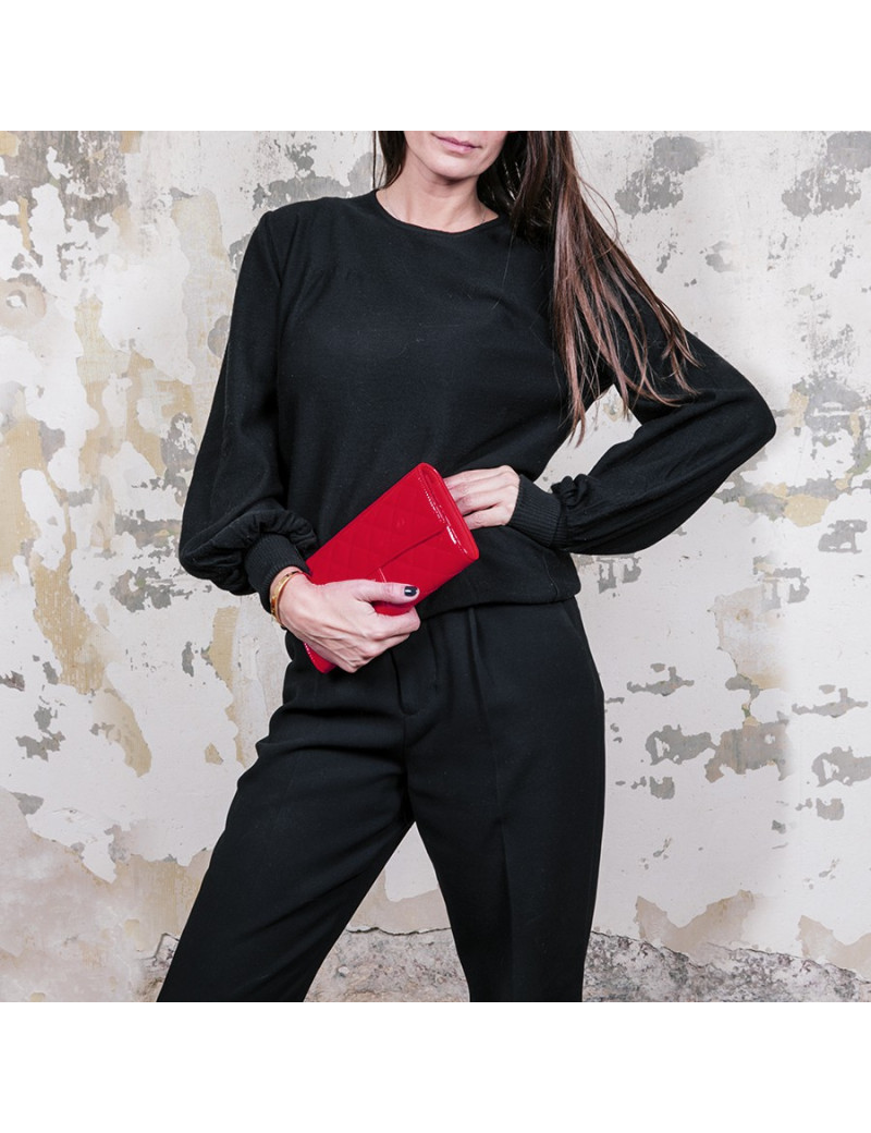 CHANEL clutch in coral varnished quilted leather