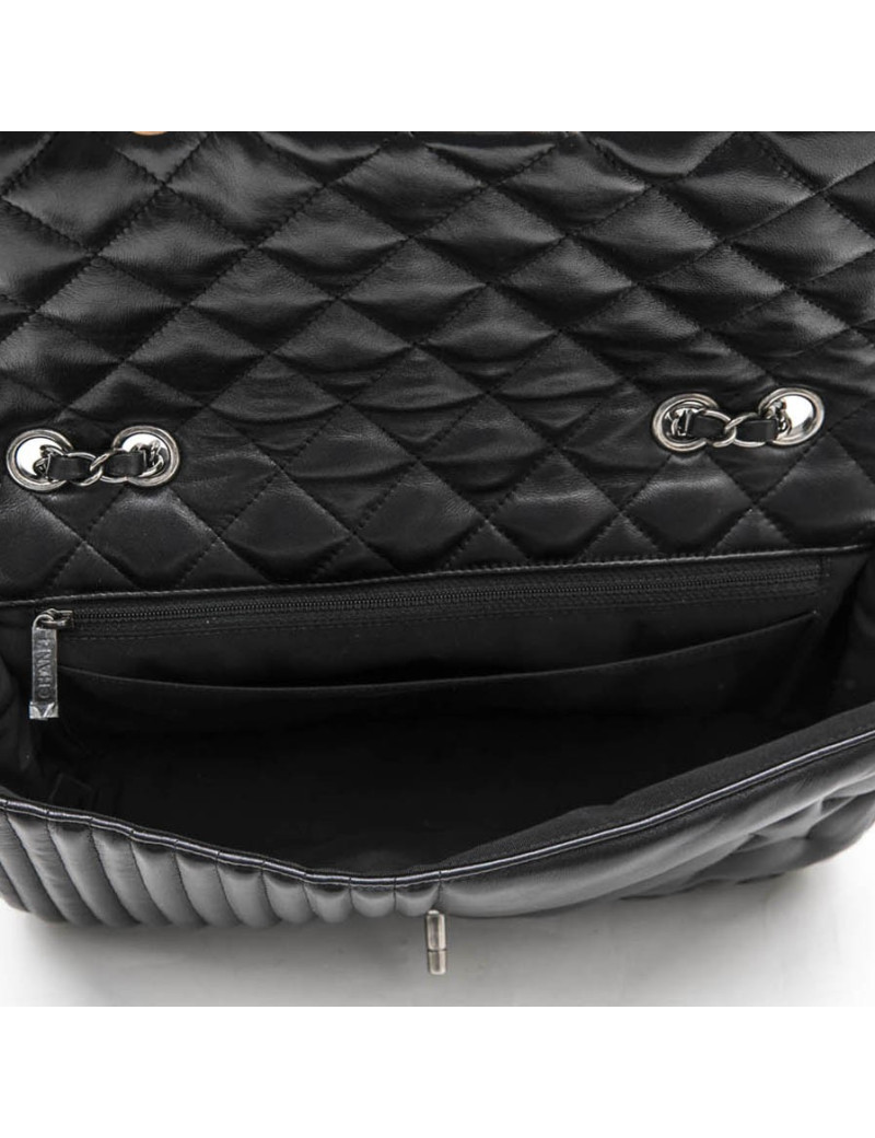 Sac "Paris Dallas" CHANEL en cuir d'agneau lisse noir