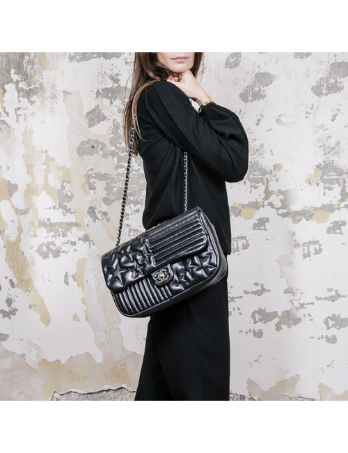 Sac "Paris Dallas" CHANEL en cuir d'agneau lisse noir
