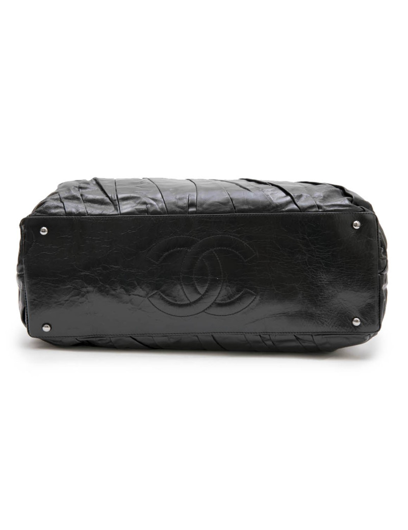 CHANEL large tote bag in black semi-gloss leather