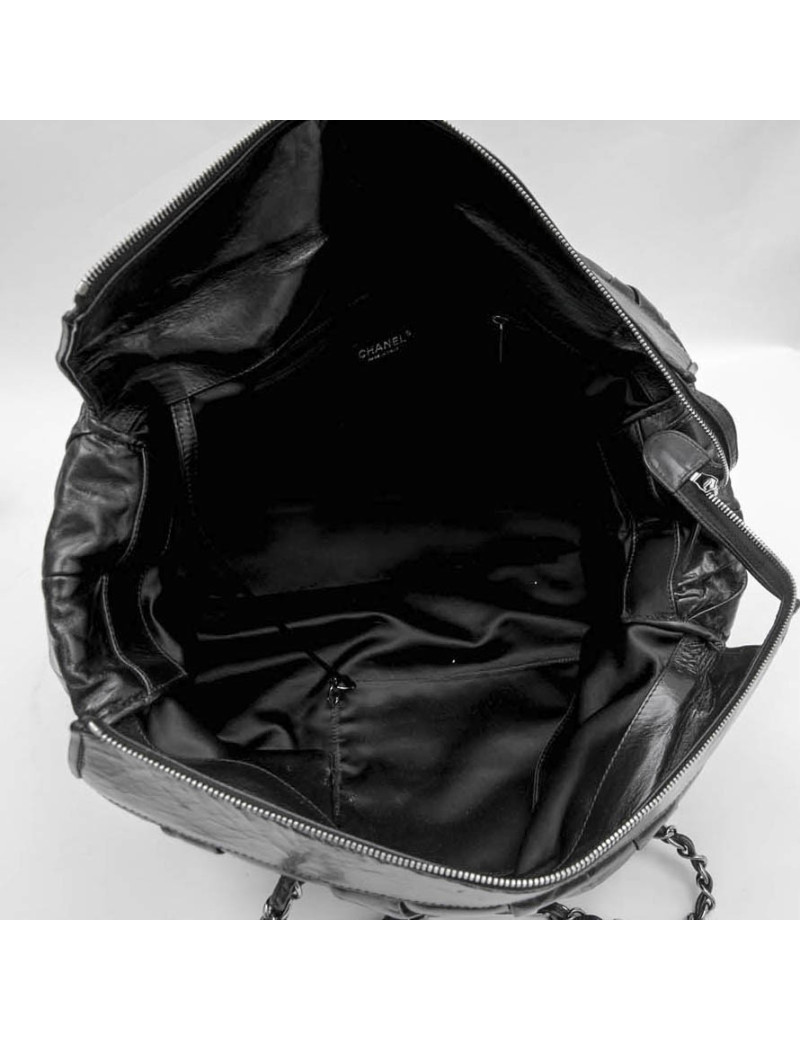 CHANEL large tote bag in black semi-gloss leather