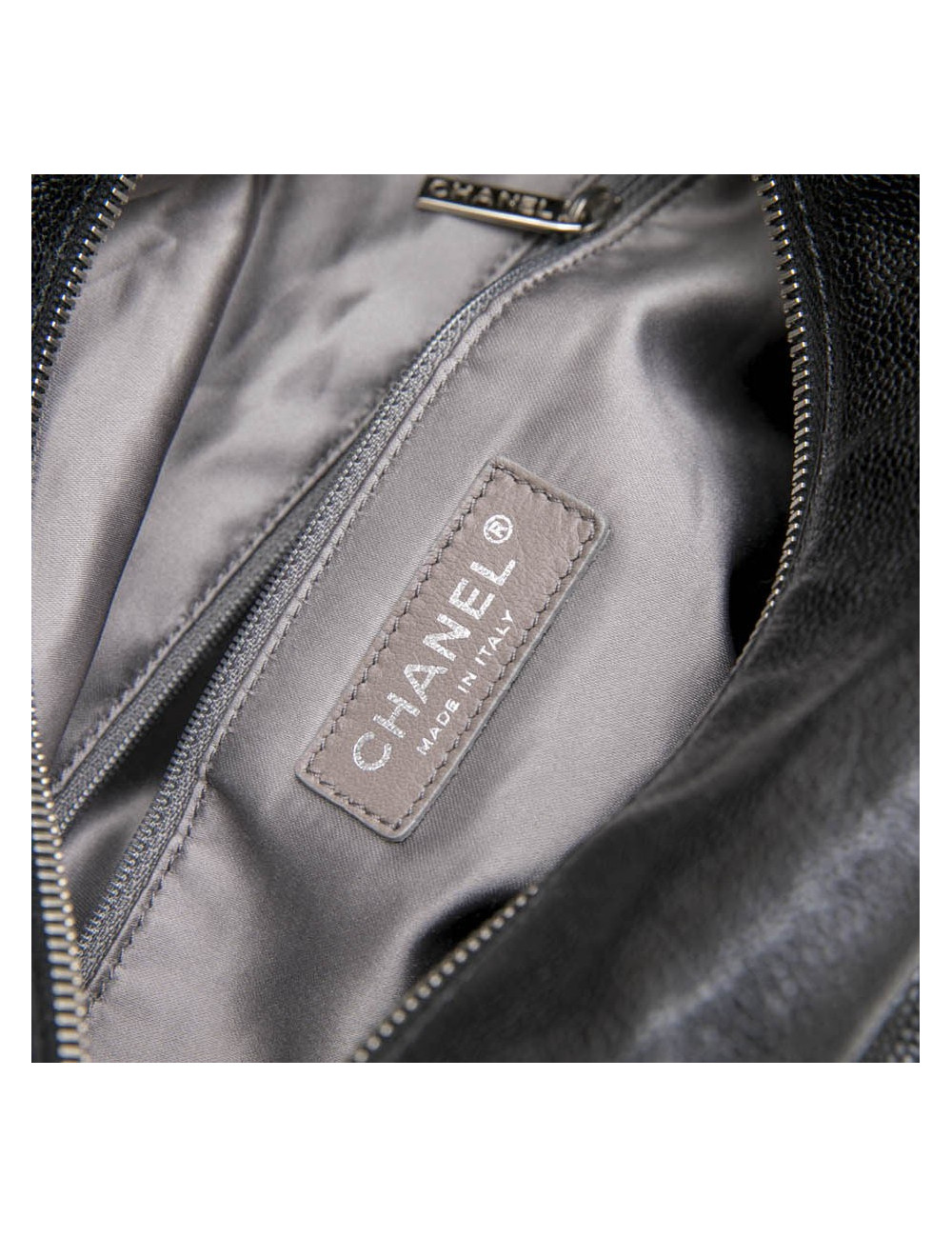 CHANEL tote bag in shiny black grained leather