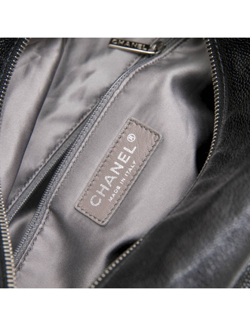 CHANEL tote bag in shiny black grained leather