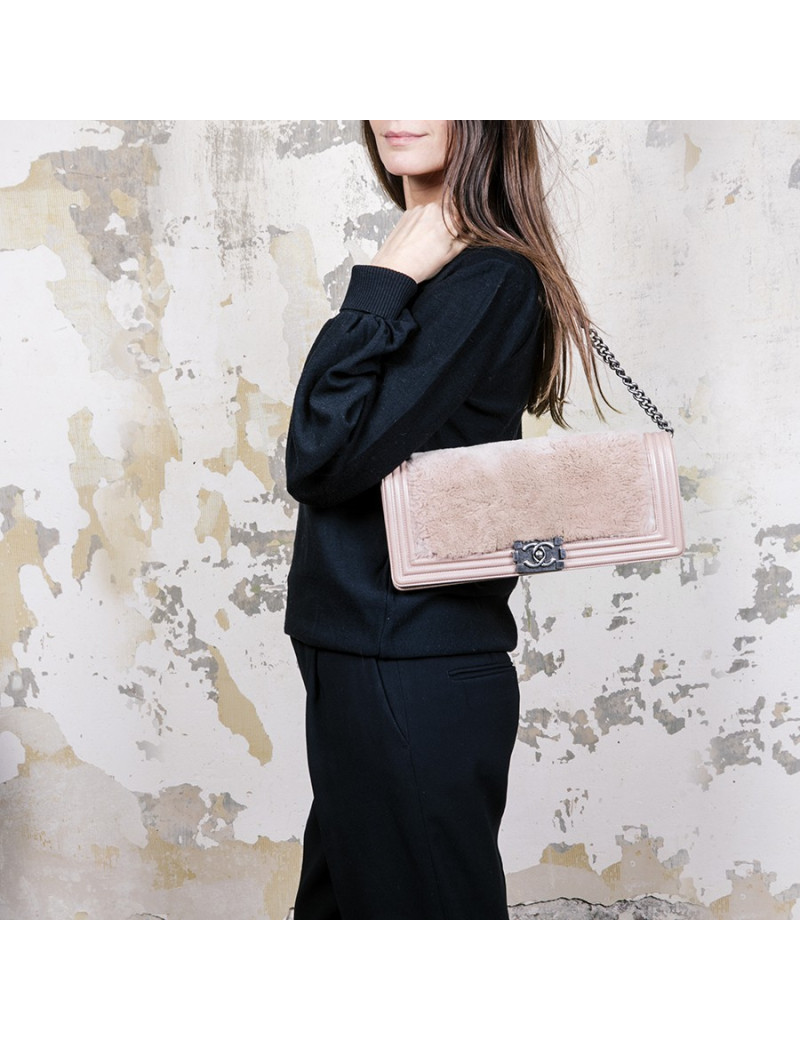 CHANEL bag 'Boy' in old pink orylag fur and leather