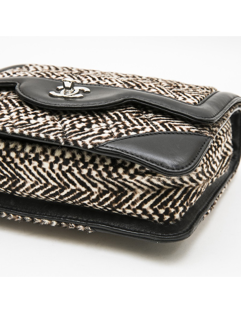 CHANEL flap bag in padded foal calfskin leather and black leather