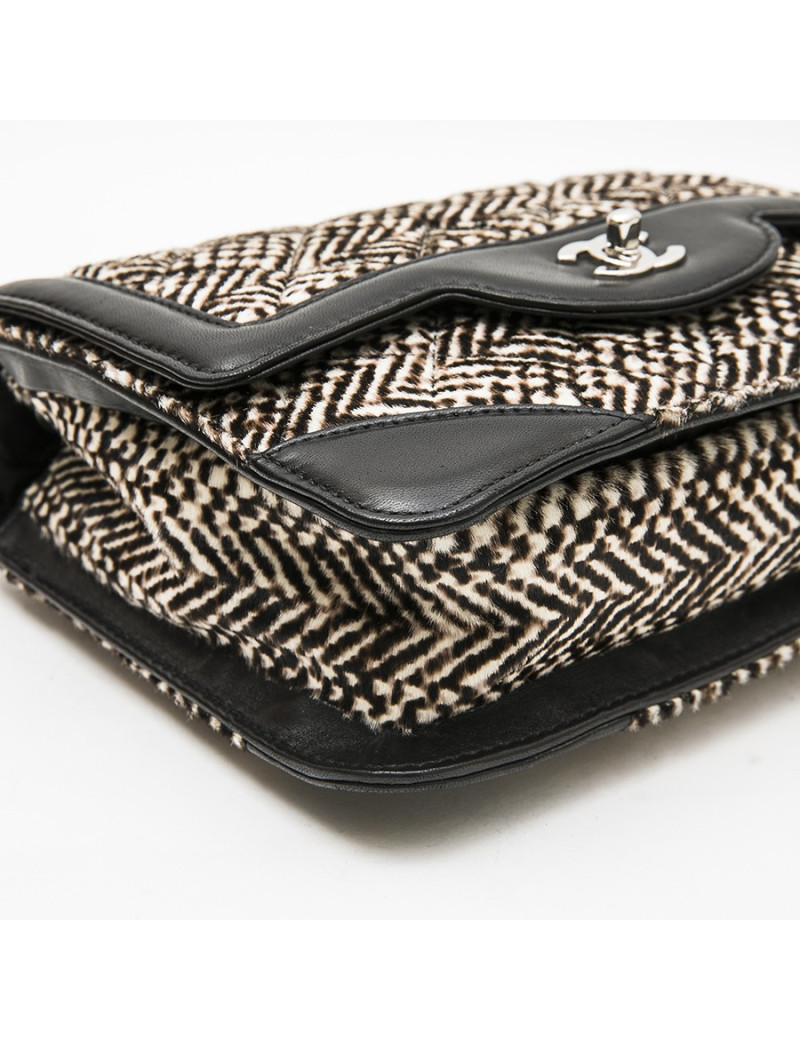 CHANEL flap bag in padded foal calfskin leather and black leather