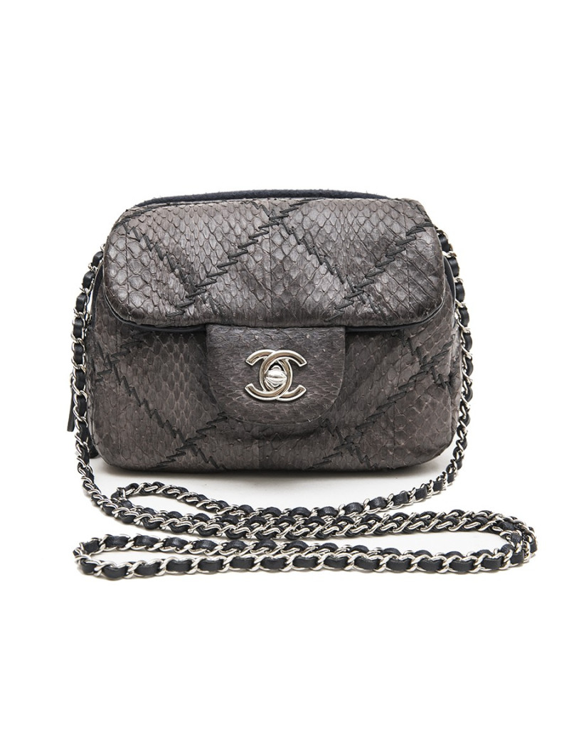 Mini sac CHANEL en serpent d'eau douce  dégradé parme