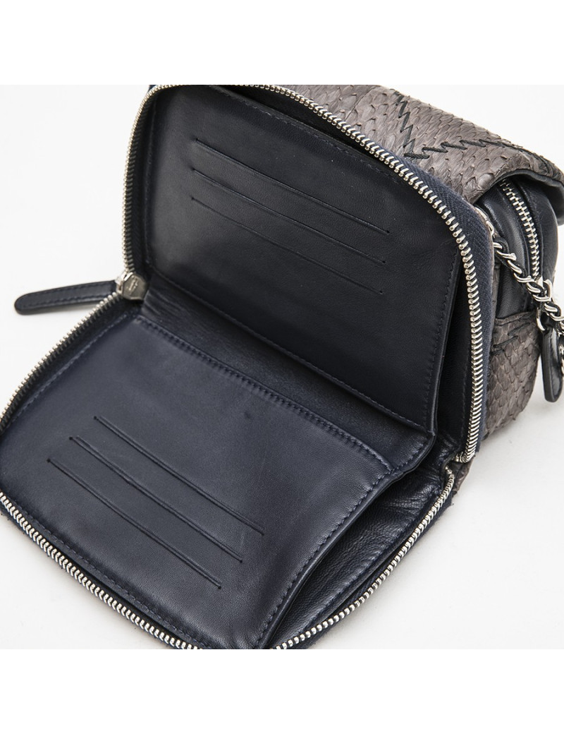 Mini sac CHANEL en serpent d'eau douce  dégradé parme