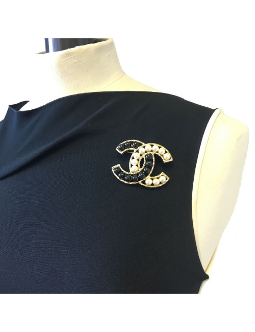 Broche CHANEL perles nacrées et noires